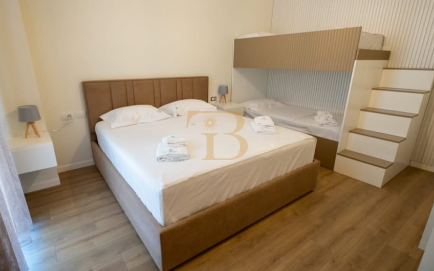 Vilë 2-katëshe në shitje, Green Coast