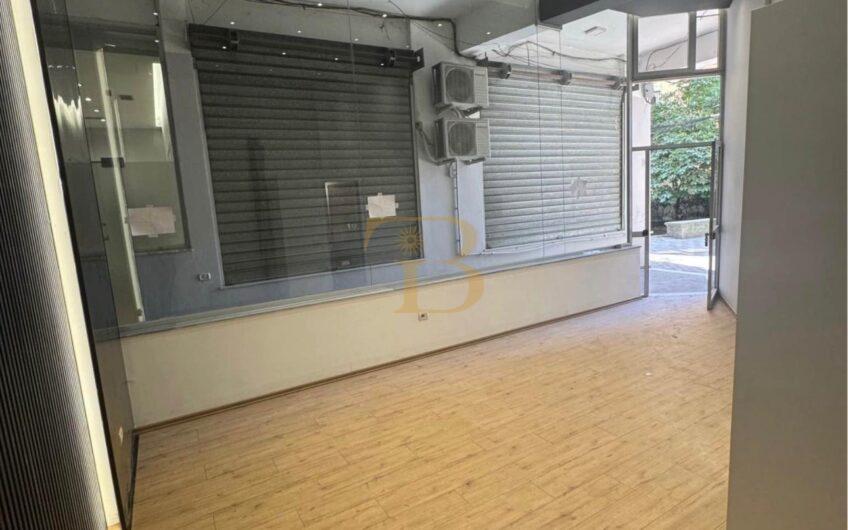 Ambjent biznesi me qera, Rruga e Barrikadave