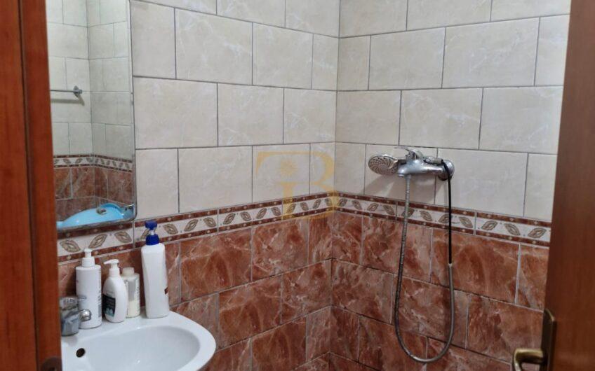 Apartament 1+1 me qera, Ish parku autobusave.