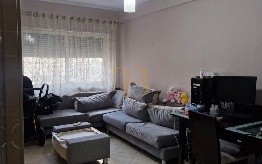 Apartament 1+1 me qera, Ish parku autobusave.