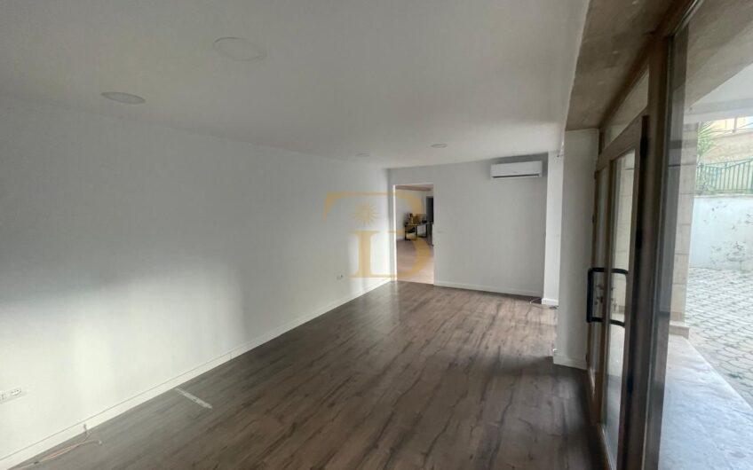 Ambjent zyrash me qera, Pazari i Ri