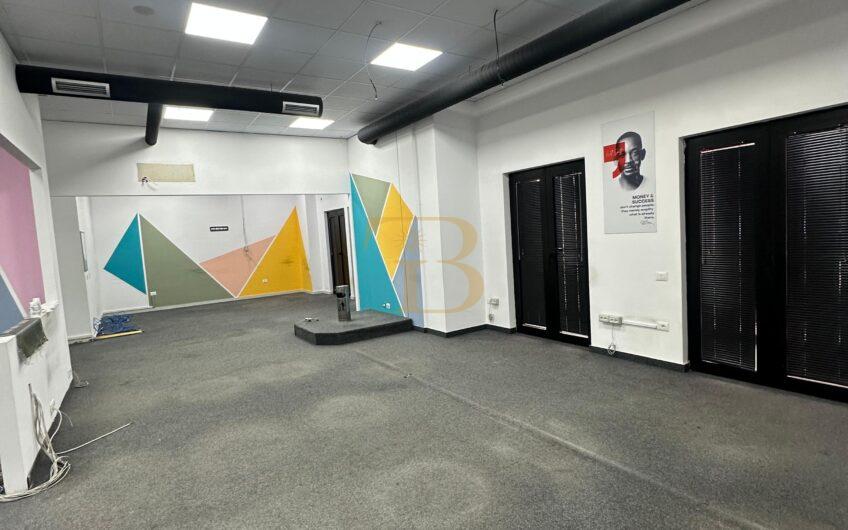 Ambjent biznesi me qera, pranë Spitalit Nënë Tereza