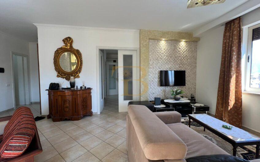 Apartament 2+1+2 me qera, Rruga Barrikadave