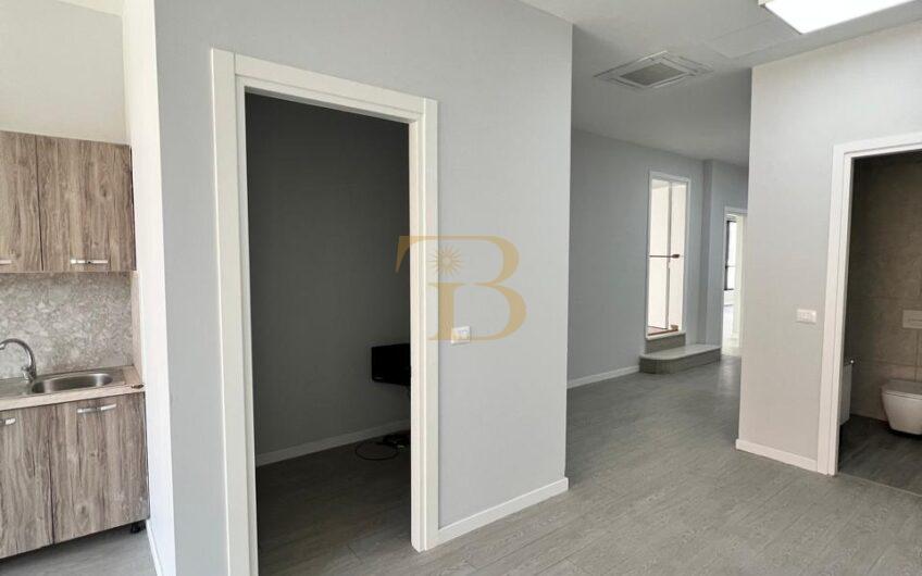 Ambjent zyrash me qera, Rruga Hoxha Tahsim