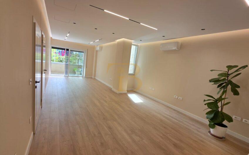 Ambjent zyrash/post parkim me qera, Stadiumi Air Albania