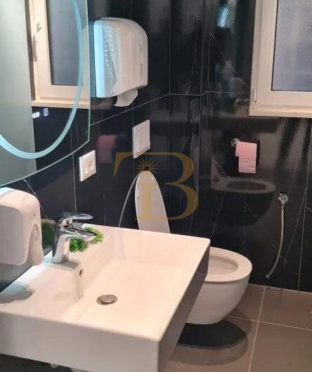 Biznes, Klinikë Dermo-Estetikë me qera, Qendër