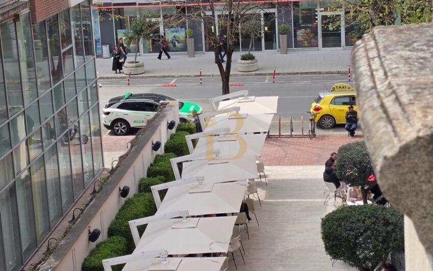 Ambjent zyrash/post parkim me qera, Stadiumi Air Albania