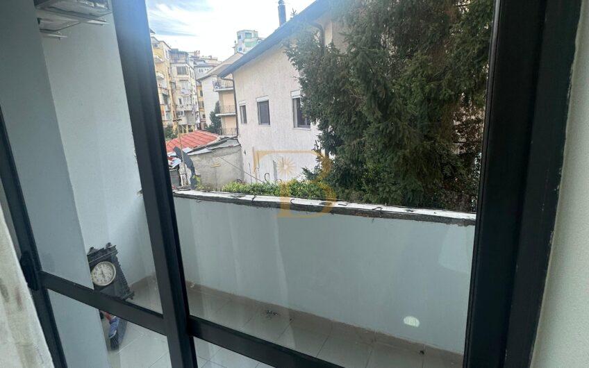Apartament 1+1 me qera, Shkolla Baletit