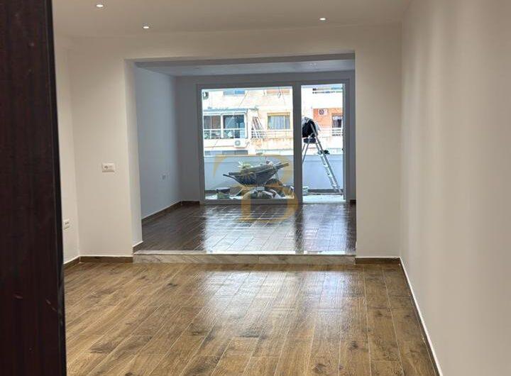 Ambjent zyrash me qera, Rruga e Burgut