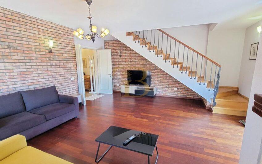 Duplex me qera, pranë Juridikut