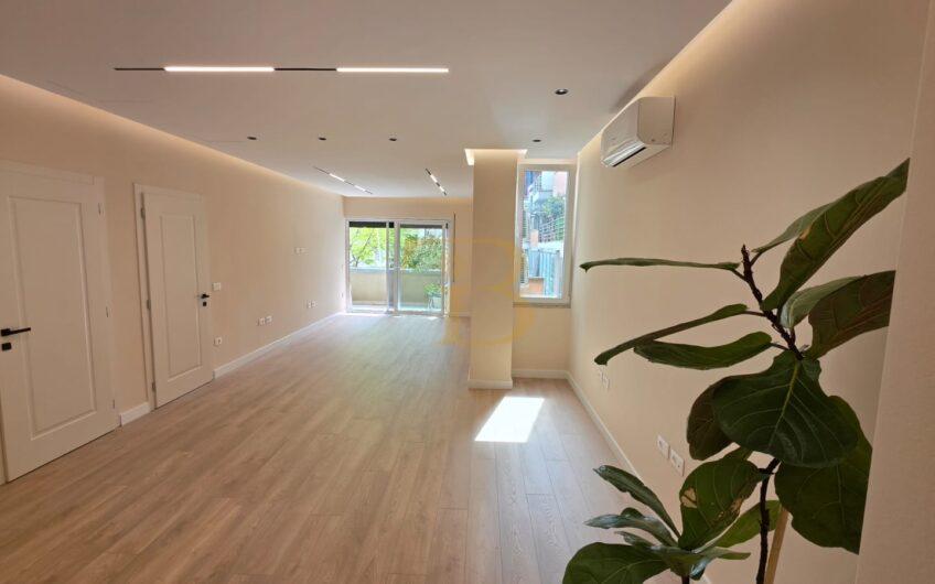 Ambjent zyrash/post parkim me qera, Stadiumi Air Albania