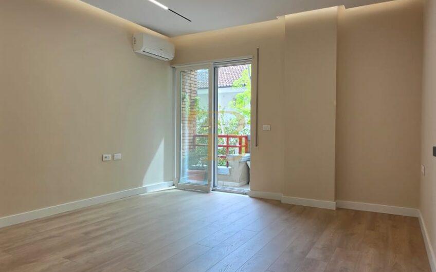 Ambjent zyrash/post parkim me qera, Stadiumi Air Albania