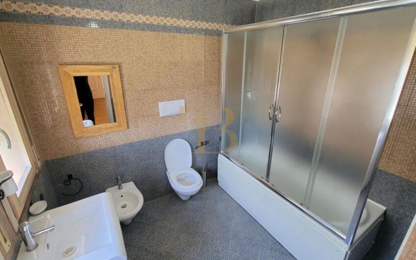 Duplex me qera, pranë Juridikut