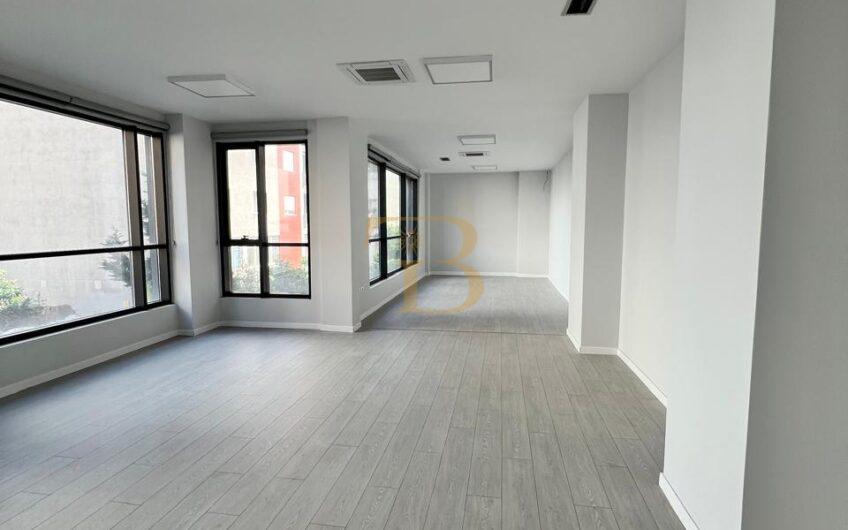 Ambjent zyrash me qera, Rruga Hoxha Tahsim