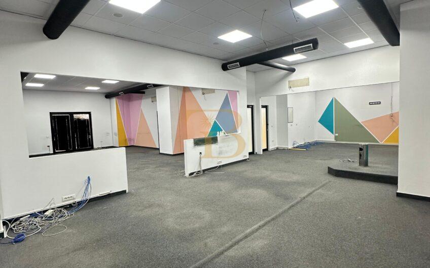 Ambjent biznesi me qera, pranë Spitalit Nënë Tereza