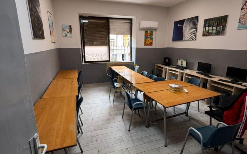 Ambient zyrash me qera, pranë Bollkut.