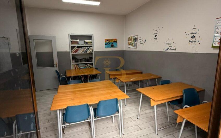 Ambient zyrash me qera, pranë Bollkut.