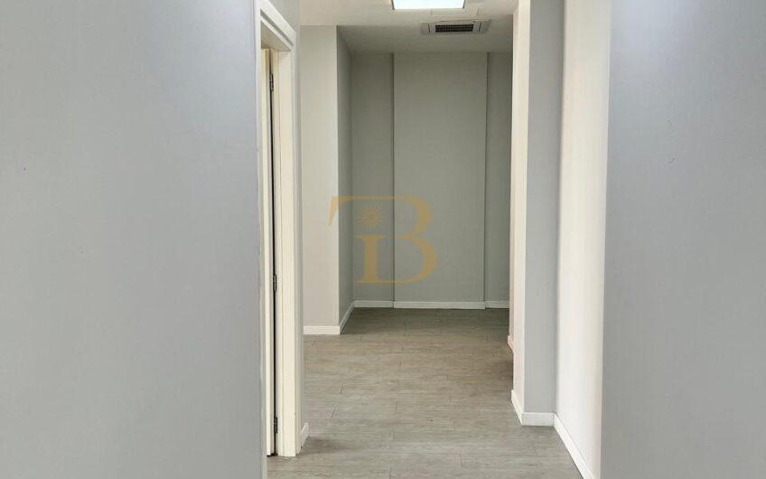 Ambjent zyrash me qera, Rruga Hoxha Tahsim