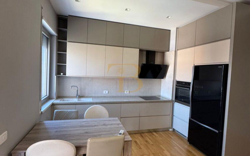 Apartament 2+1+2 me qera, Kompleksi Delijorgji