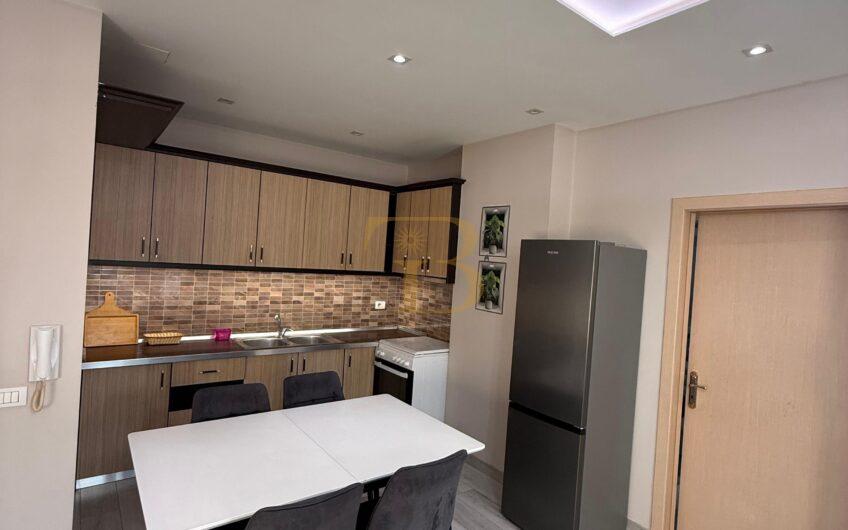 Apartament 2+1 me qera, Astir