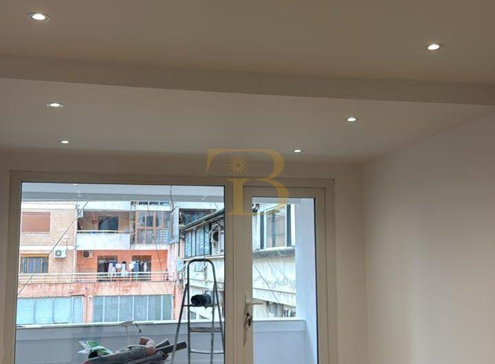 Ambjent zyrash me qera, Rruga e Burgut