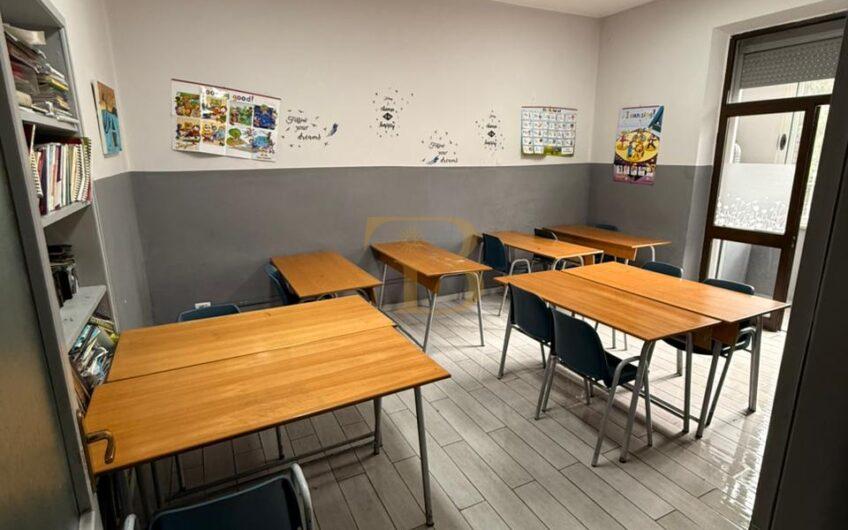 Ambient zyrash me qera, pranë Bollkut.