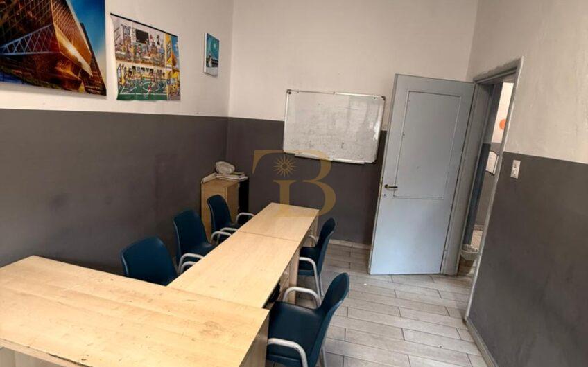 Ambient zyrash me qera, pranë Bollkut.