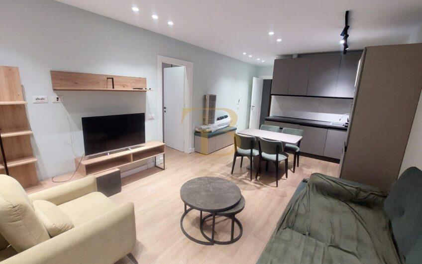 Apartament 1+1 me qera, Komuna e Parisit