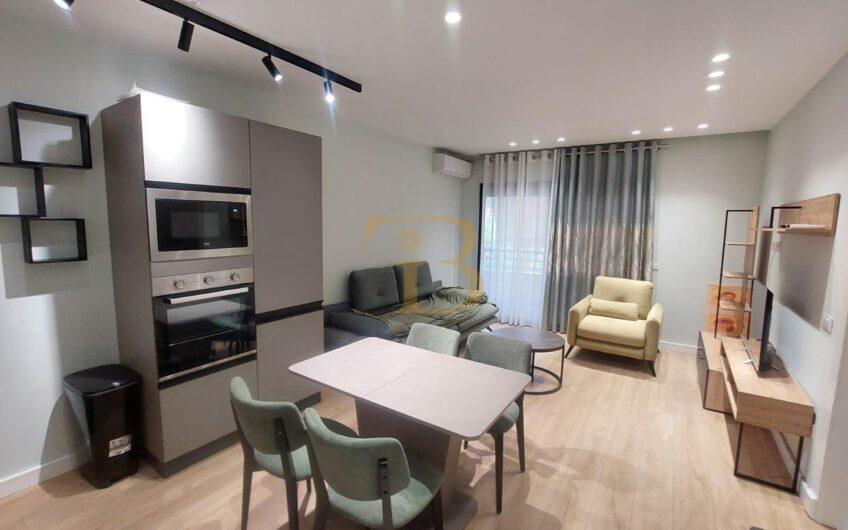 Apartament 1+1 me qera, Komuna e Parisit