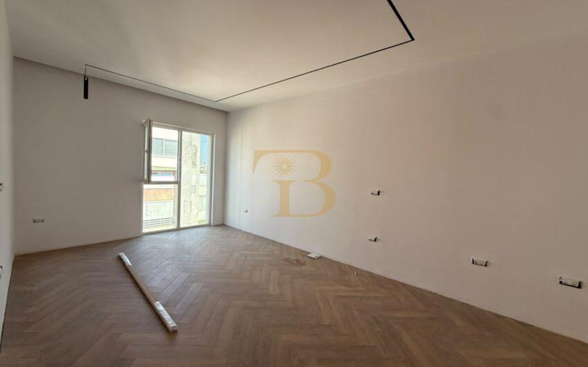 Apartament 2+1+2/Post Parkimi në shitje, Kompleksi Tirana Entry 2