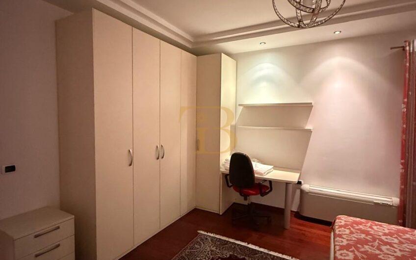 Apartament 4+1+3 me qera, Bllok