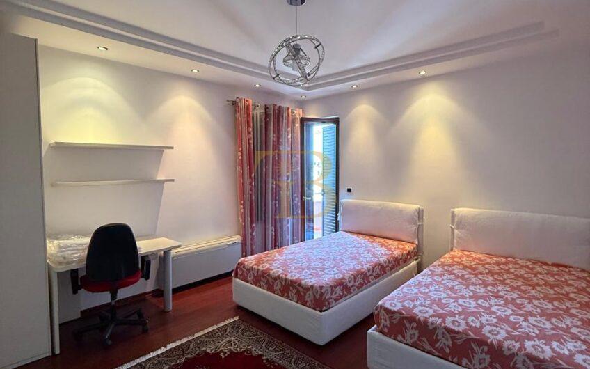 Apartament 4+1+3 me qera, Bllok