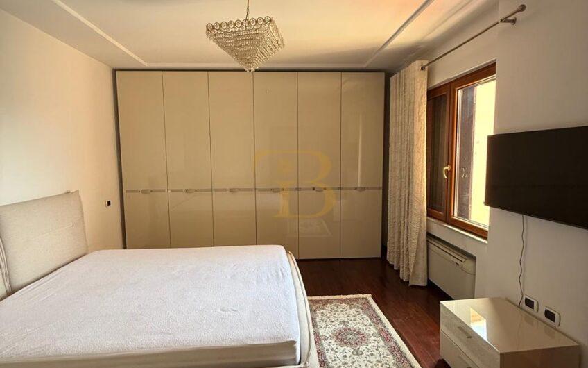 Apartament 4+1+3 me qera, Bllok
