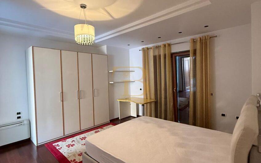 Apartament 4+1+3 me qera, Bllok