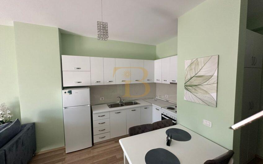 Apartament 1+1 me qera, perballe Toptanit