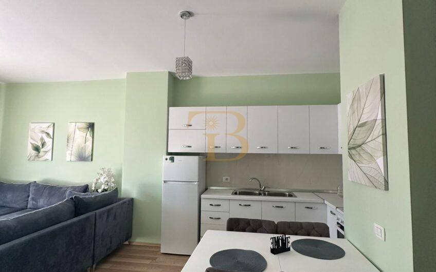 Apartament 1+1 me qera, perballe Toptanit