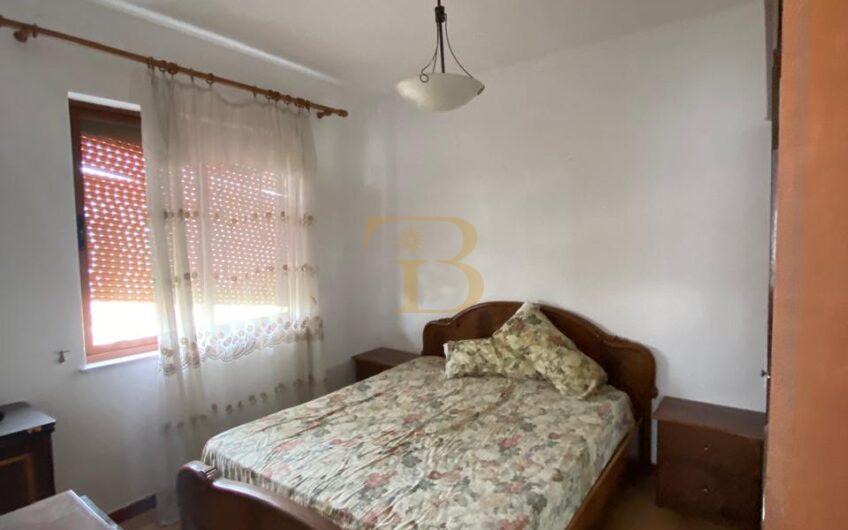 Duplex 2+1+2 me qera, Kristal Center