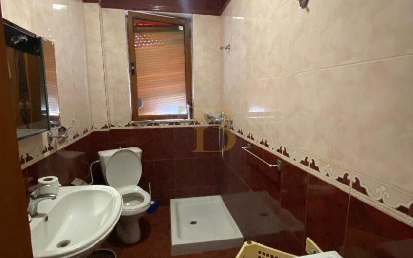 Duplex 2+1+2 me qera, Kristal Center