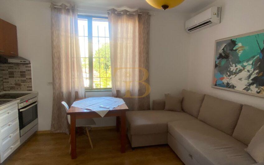 Apartament 1+1 me qera, Qendër