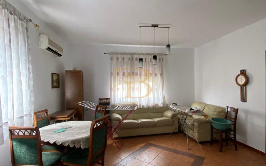 Duplex 2+1+2 me qera, Kristal Center
