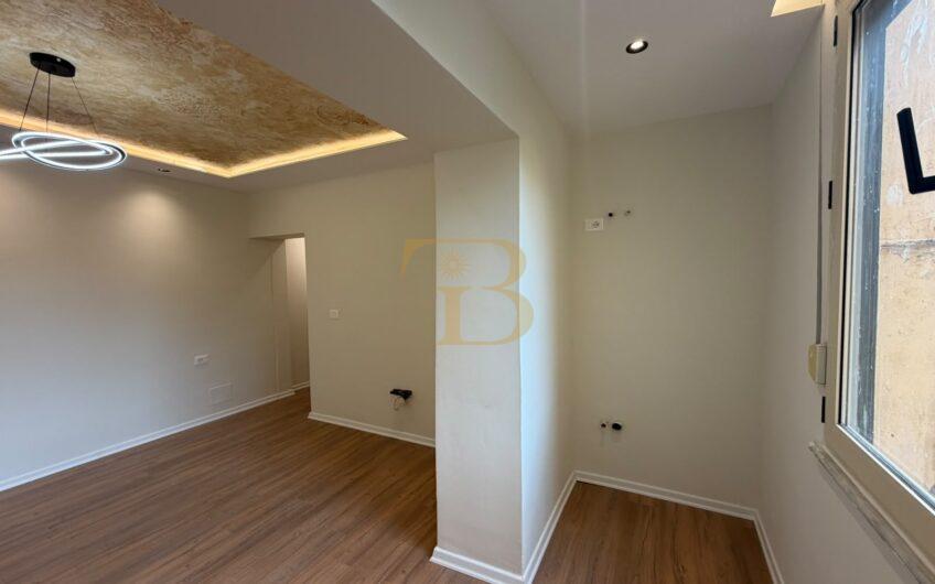 Apartament 1+1 në shitje, Harry Fultz