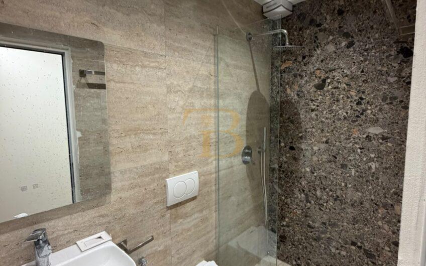 Apartament 1+1 në shitje, Harry Fultz