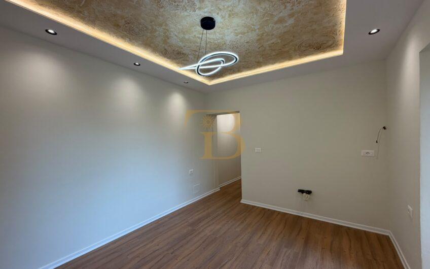 Apartament 1+1 në shitje, Harry Fultz