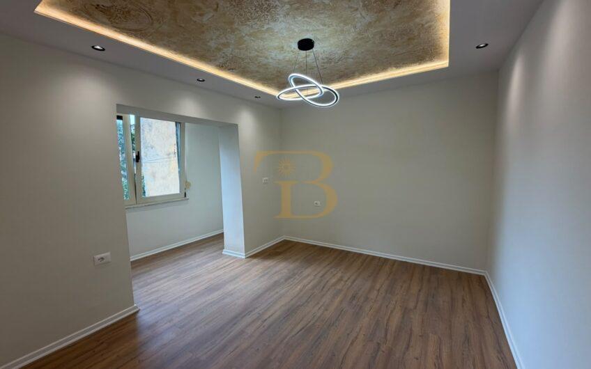 Apartament 1+1 në shitje, Harry Fultz