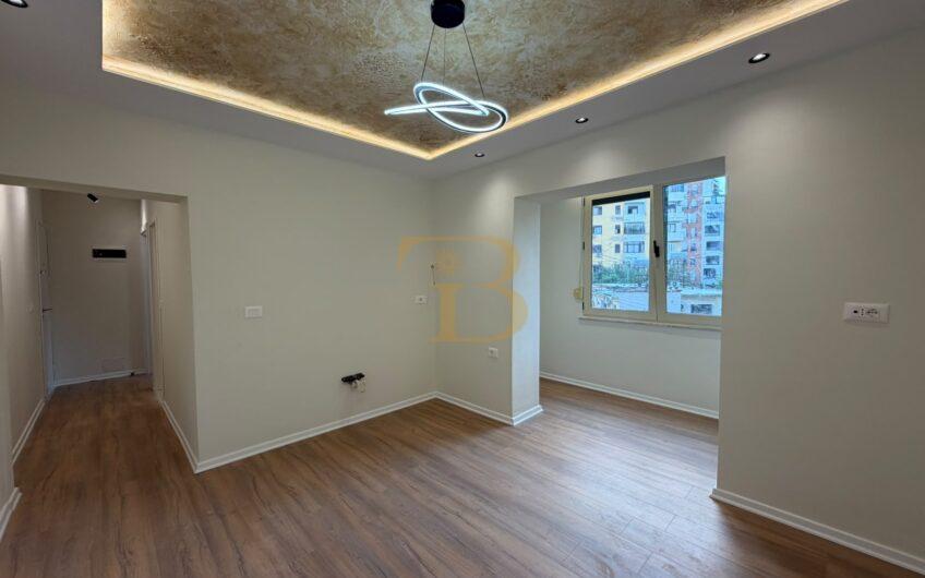 Apartament 1+1 në shitje, Harry Fultz
