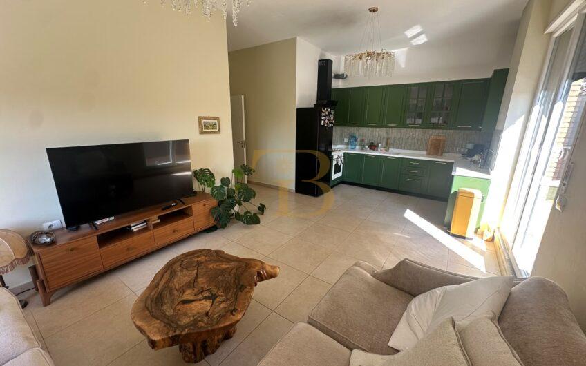 Apartament 2+1+2/Verandë+Post Parkimi në shitje,Kamëz