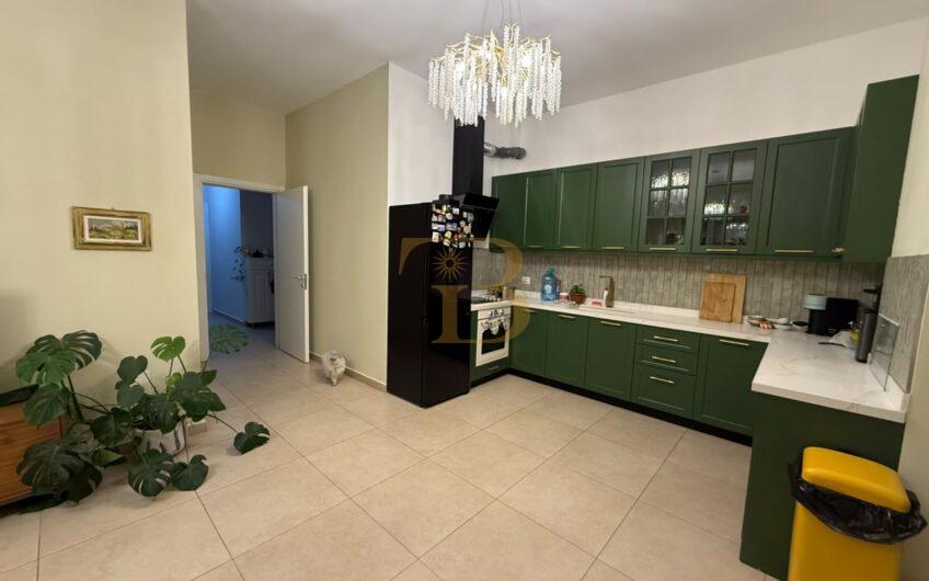 Apartament 2+1+2/Verandë+Post Parkimi në shitje,Kamëz