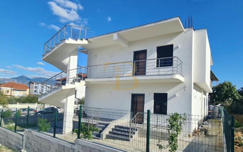 Vilë 2 katëshe në shitje, Mëzez